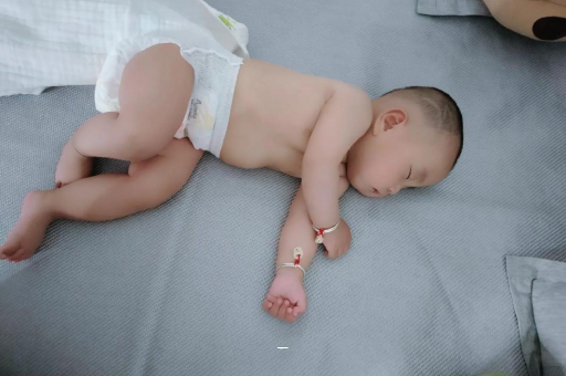 南昌宝宝夏天要穿袜子吗